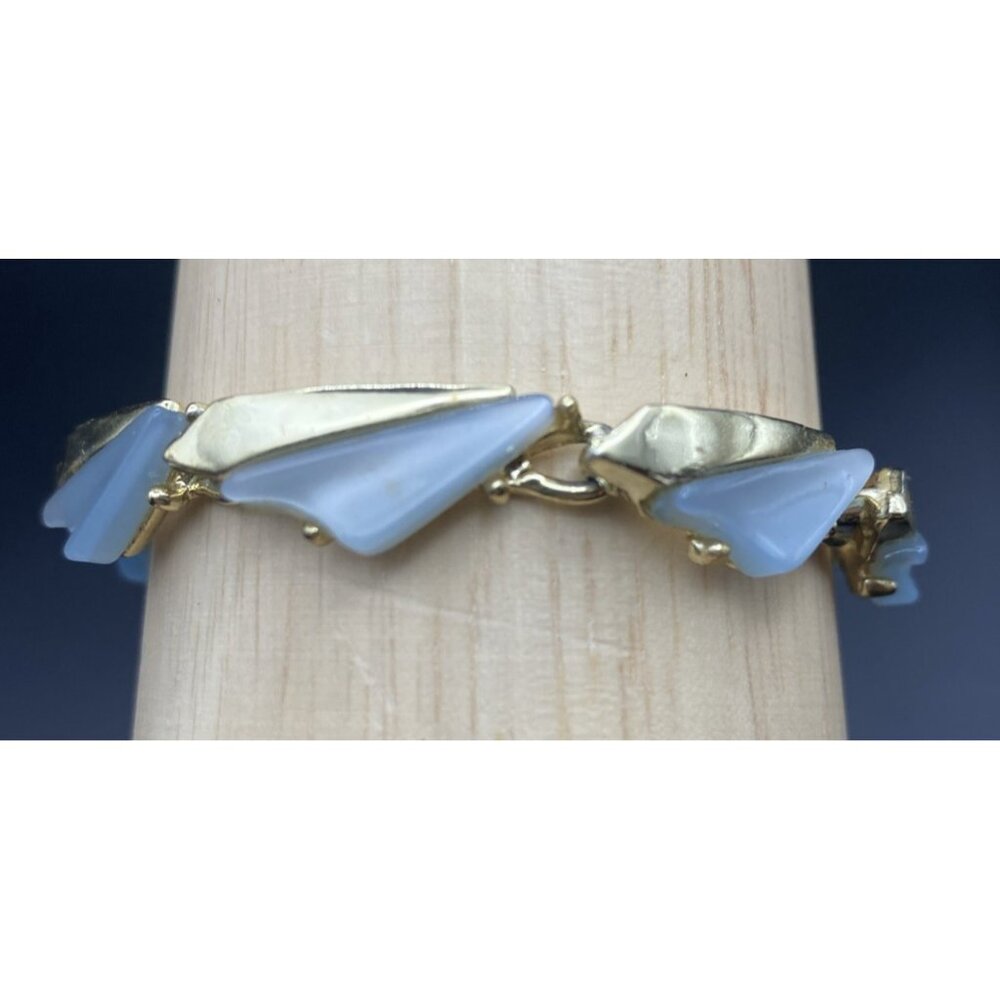 Vintage Gold Tone Link Bracelet Frosted Blue Lucite Mid-Century 6.5" Fold Over - Picture 7 of 8